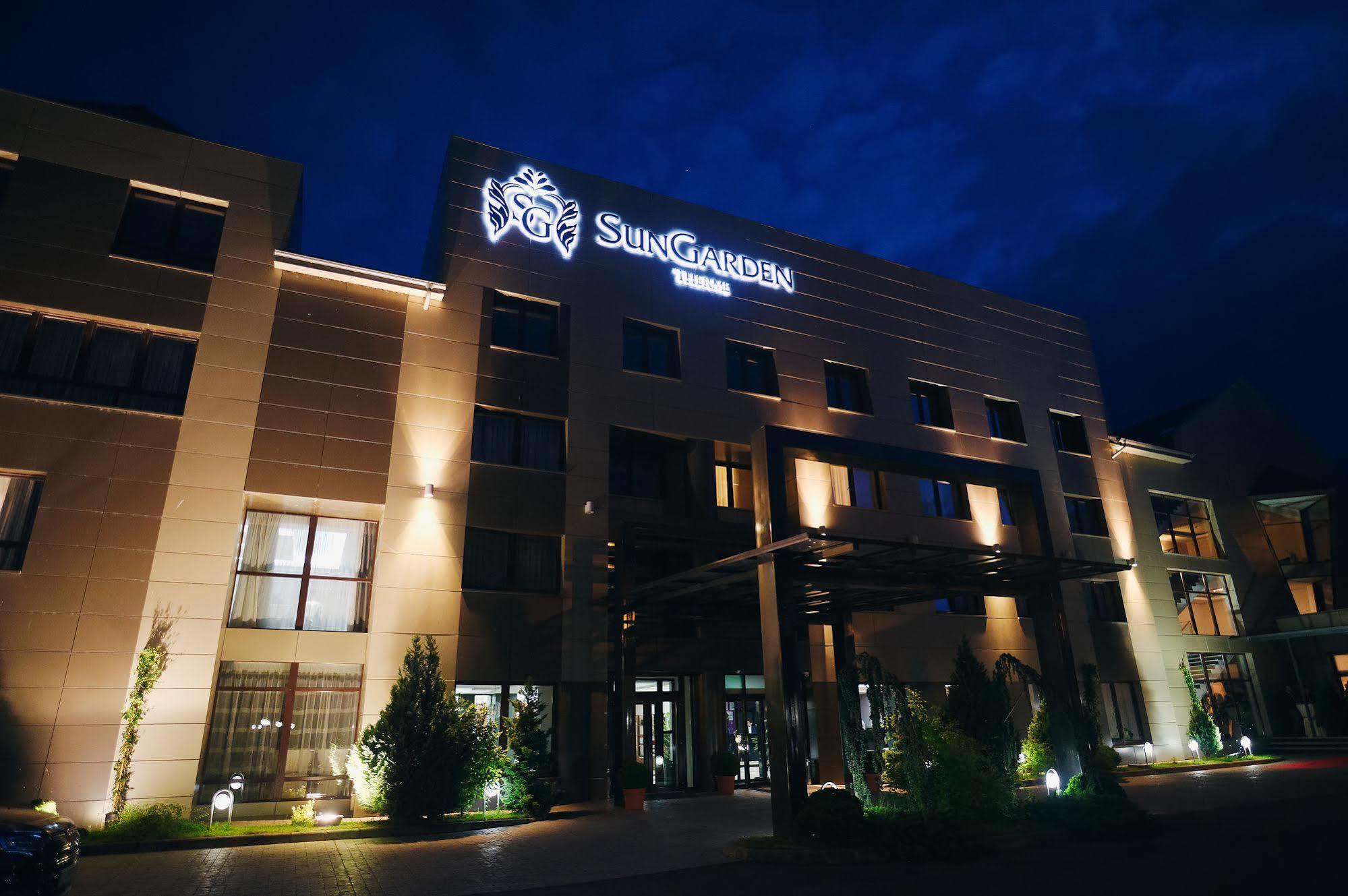 Black Tulip Hotel Dej Exterior photo